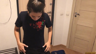 Москвич ебёт двоюродную сестру приехавшую к нему в гости из деревни в поисках работы