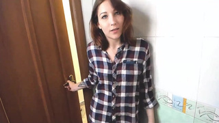 Брат шантажом заставил русскую сестру Вику делать минетик на камеру