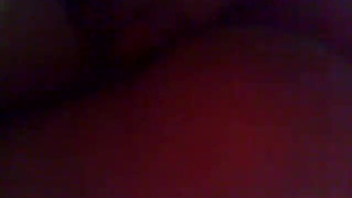 Привычно наблюдает как любимая шпилится с двумя