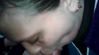 Домашнее порно начальницы делающей своему сотруднику отсос