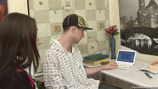 Молоденькой Насте нравиться трахатся в жопу