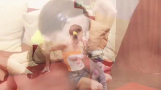 Барышня с косичками нежно подпрыгивает вагинкой на болте