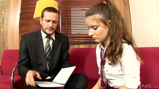 Студентка за пятерку на экзамене дала в попочку