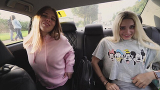 Русская девчонка сняла трусики и дала в пещерку за 15 000 рублей