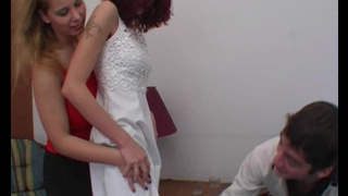 Две классные телки заставили ебаться молодого бойфренда из Сочи