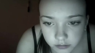 Русские малышки показывают свои обнаженные тела на вебкамеру