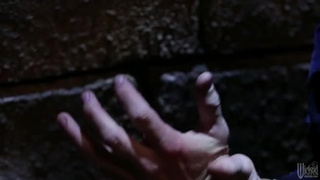 Нагая малефисента долбится с любовником в замке