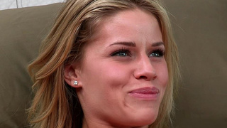 Юной сосед ставит мамашку подруги по собачьи и пендюрит во влагалище