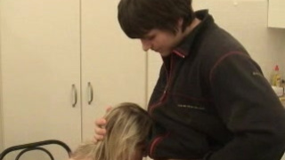 Сережа принудил мамашу к минету на кухне и жарко выеб ее в мокрую половую щель