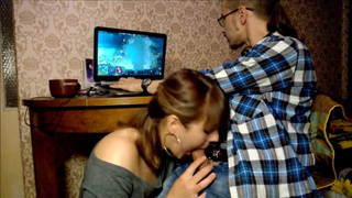 Барышня облизывает у пацана дотера