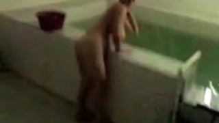 Ребята толпой чпокнули красивую проститутку после бани