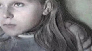 Парень ебет 18-ти летнюю шлюху с широко раздвинутыми ногами