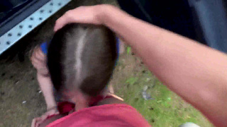 Далась в позе раком в машине прямо в жопу