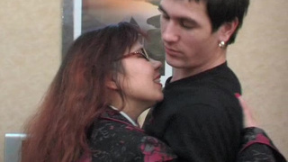 Компьютерный гений выебал матюрку в кабинете