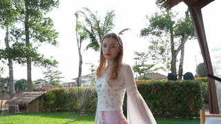 Сняла гандон и себя на хуек надела, это было пиздец как смело...