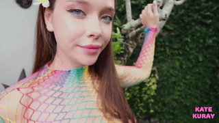 Да у неё же буфера просвечивают, таким надо сразу в ротик давать