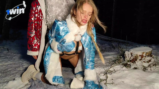 То ли драма, то ли порно — залил снегурочку нектаром после ебли