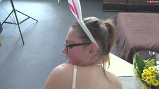 Ебёт рачком няшную довольную мокрощёлку с длинными ушками