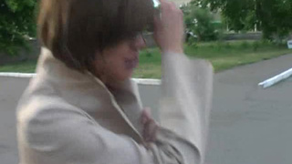 Студенты долбятся в подъезде по пути на вечеринку